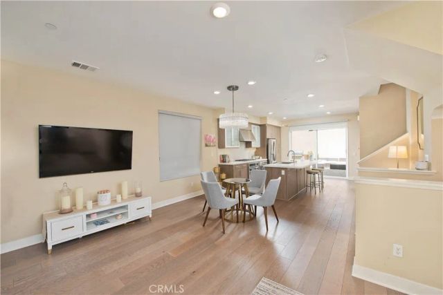 6749 W Gill, Los Angeles, CA 90068