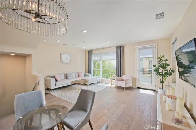 6749 W Gill, Los Angeles, CA 90068