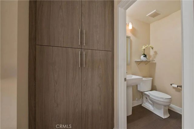 6749 W Gill, Los Angeles, CA 90068