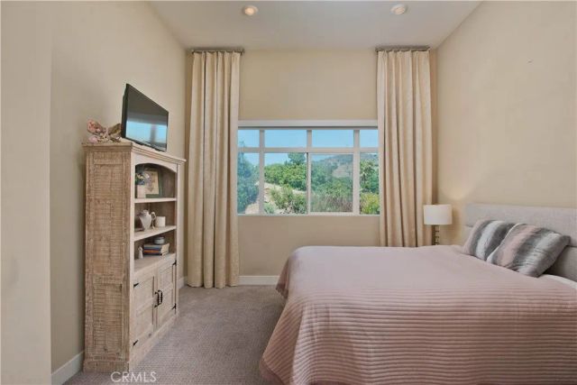 6749 W Gill, Los Angeles, CA 90068