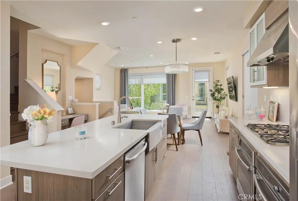 6749 W Gill, Los Angeles, CA 90068