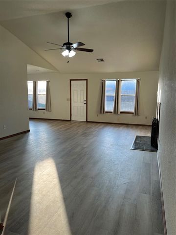 317 S Chanda Lane, Mustang, OK 73064