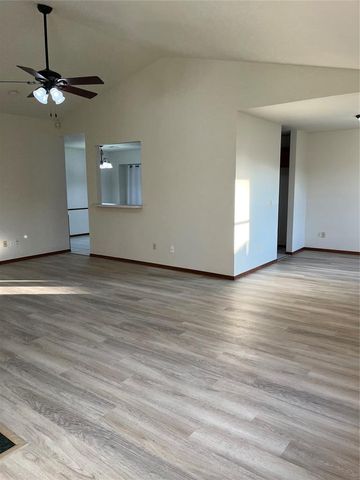 317 S Chanda Lane, Mustang, OK 73064