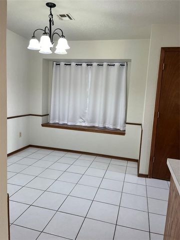 317 S Chanda Lane, Mustang, OK 73064