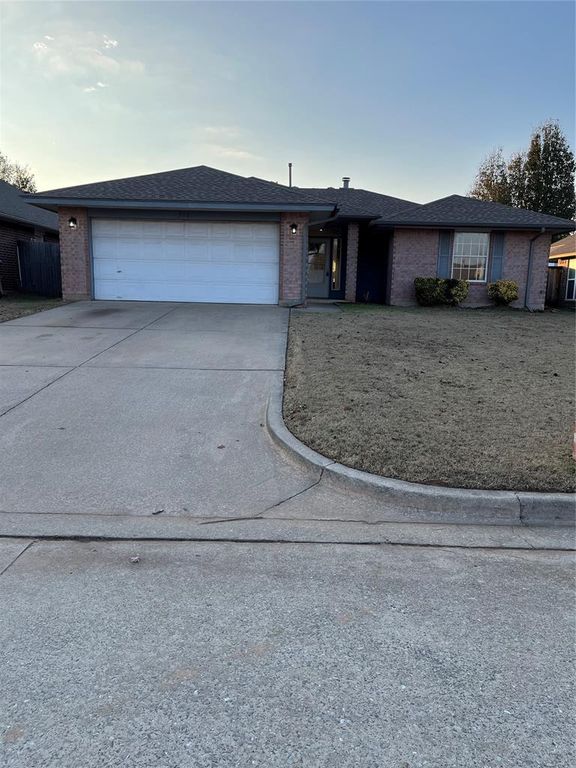 317 S Chanda Lane, Mustang, OK 73064