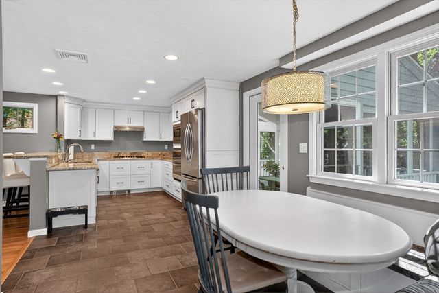 11 Chickadee Dr, Norfolk, MA 02056