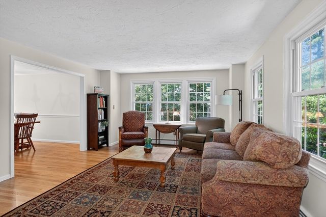 11 Chickadee Dr, Norfolk, MA 02056