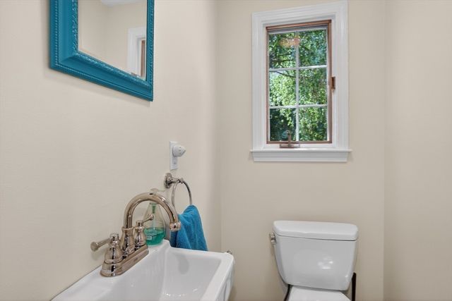 11 Chickadee Dr, Norfolk, MA 02056