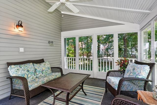 11 Chickadee Dr, Norfolk, MA 02056