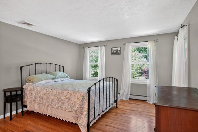11 Chickadee Dr, Norfolk, MA 02056