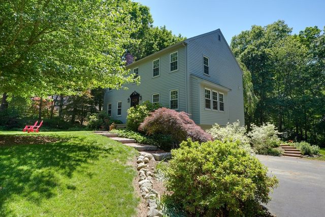 11 Chickadee Dr, Norfolk, MA 02056