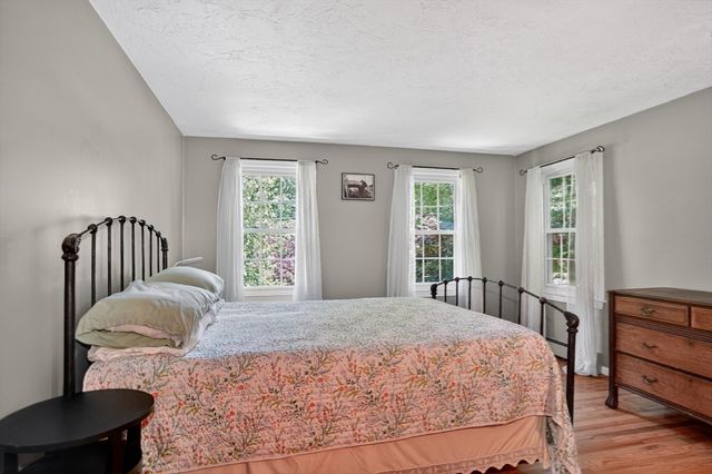 11 Chickadee Dr, Norfolk, MA 02056
