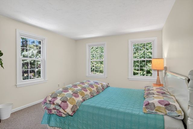 11 Chickadee Dr, Norfolk, MA 02056