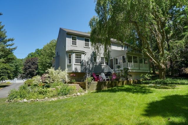 11 Chickadee Dr, Norfolk, MA 02056
