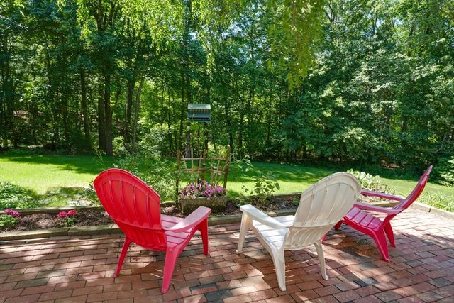 11 Chickadee Dr, Norfolk, MA 02056