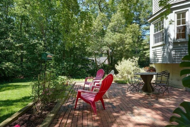 11 Chickadee Dr, Norfolk, MA 02056