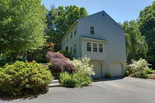 11 Chickadee Dr, Norfolk, MA 02056