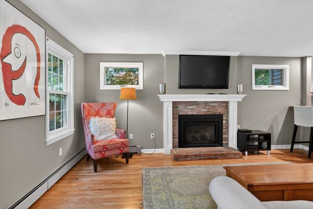 11 Chickadee Dr, Norfolk, MA 02056