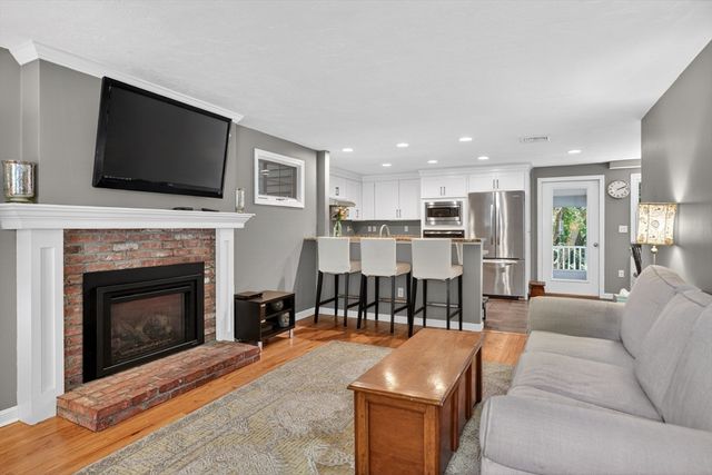 11 Chickadee Dr, Norfolk, MA 02056