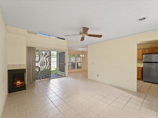 3317 Golden Trails Drive 807, Houston, TX 77345
