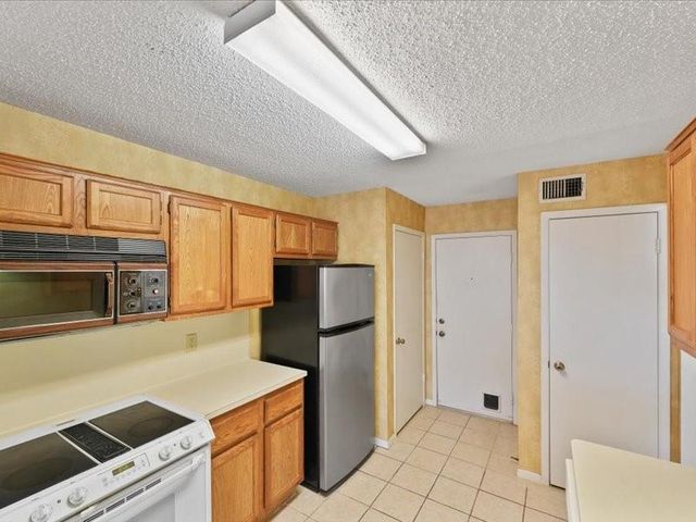 3317 Golden Trails Drive 807, Houston, TX 77345