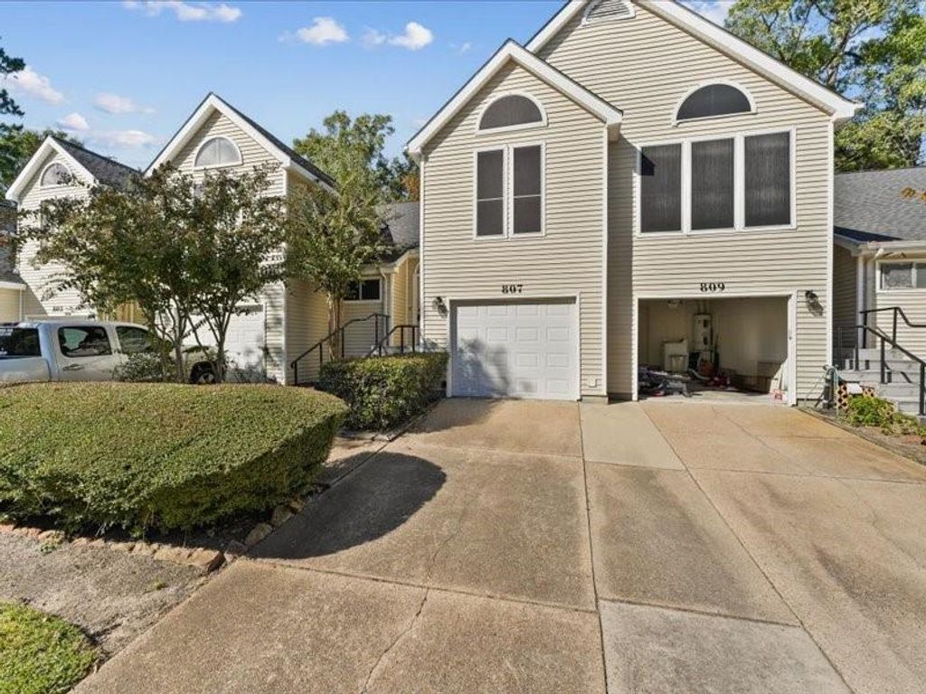 3317 Golden Trails Drive 807, Houston, TX 77345