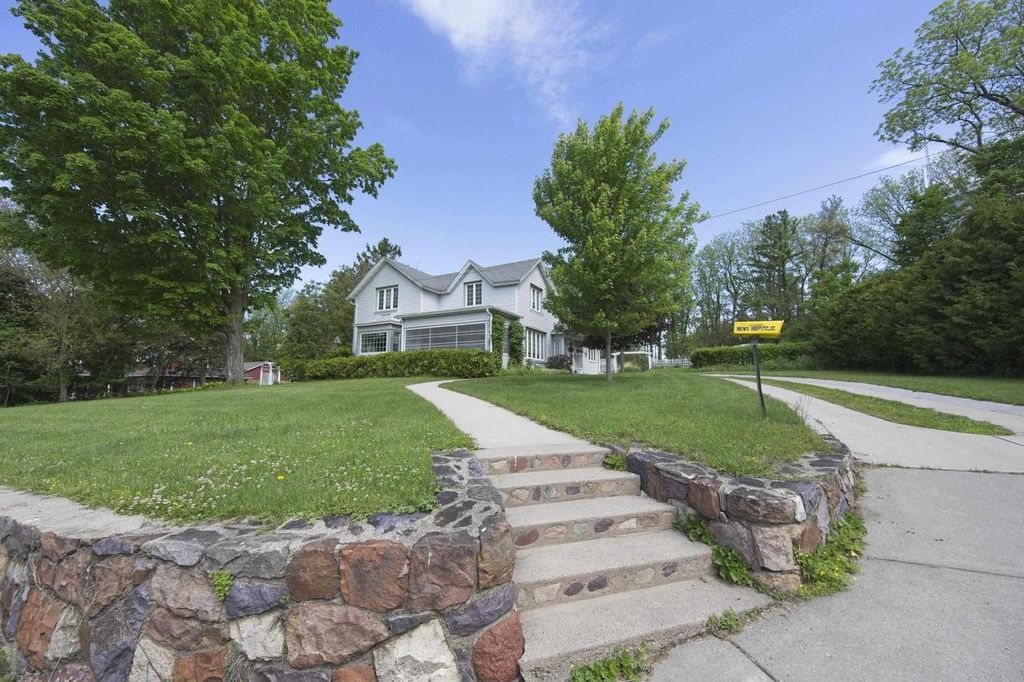 304 10th Avenue, Baraboo, WI 53913