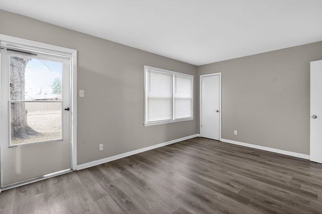 880 CRAIGWOOD DR, Memphis, TN 38116