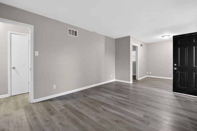 880 CRAIGWOOD DR, Memphis, TN 38116