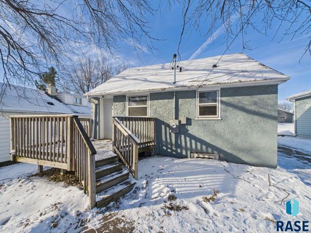 404 S Highland Ave Avenue, Sioux Falls, SD 57103