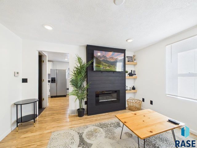 404 S Highland Ave Avenue, Sioux Falls, SD 57103