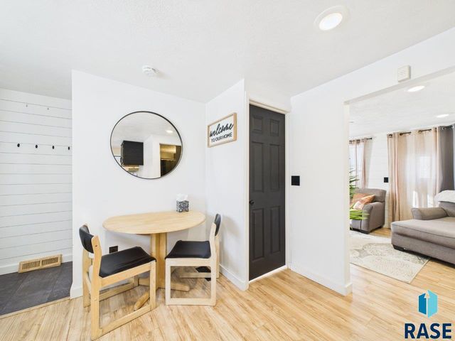 404 S Highland Ave Avenue, Sioux Falls, SD 57103