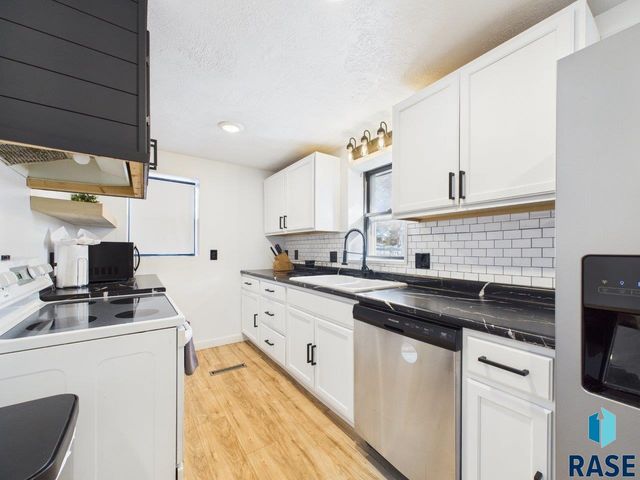 404 S Highland Ave Avenue, Sioux Falls, SD 57103