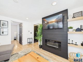 404 S Highland Ave Avenue, Sioux Falls, SD 57103