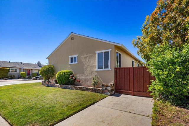 3713 Santiago Street, San Mateo, CA 94403