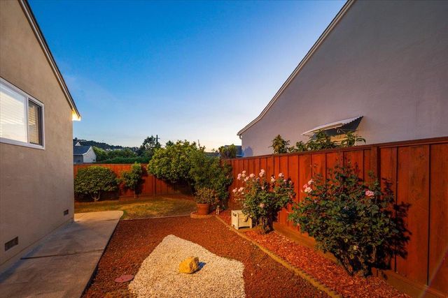 3713 Santiago Street, San Mateo, CA 94403