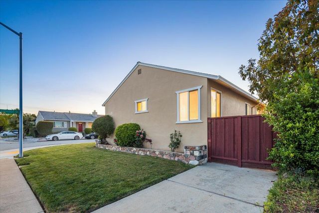 3713 Santiago Street, San Mateo, CA 94403