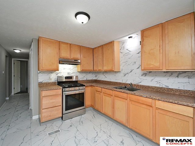 4136 Bellville Drive, Lincoln, NE 68521