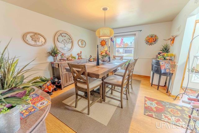 1608 S 17 Avenue, Escanaba, MI 49829