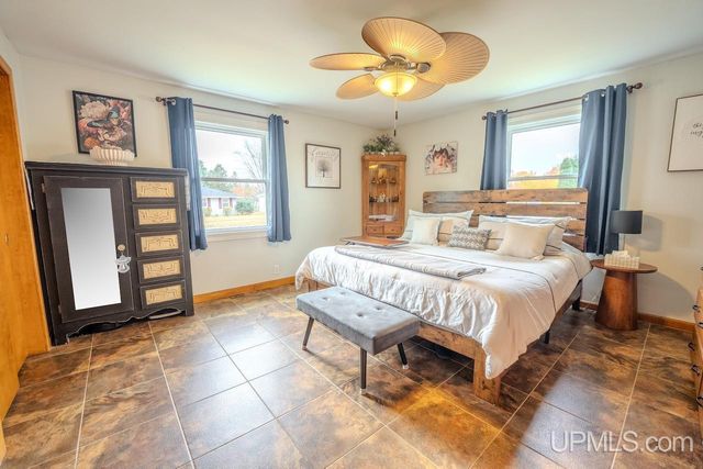 1608 S 17 Avenue, Escanaba, MI 49829