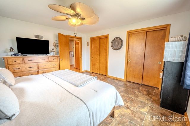 1608 S 17 Avenue, Escanaba, MI 49829