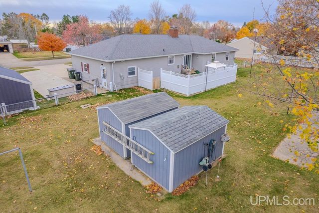 1608 S 17 Avenue, Escanaba, MI 49829