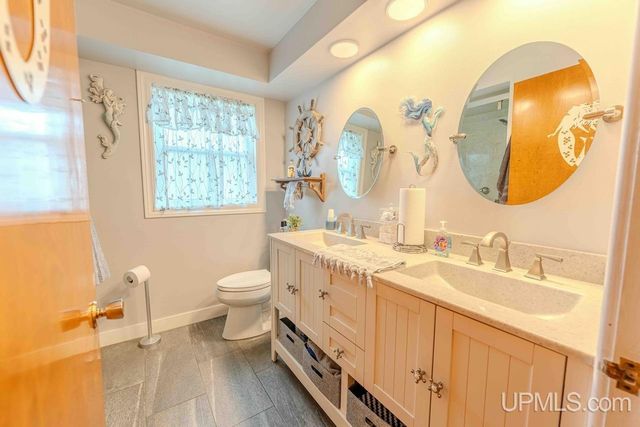 1608 S 17 Avenue, Escanaba, MI 49829