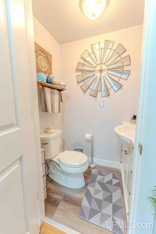 1608 S 17 Avenue, Escanaba, MI 49829