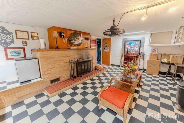 1608 S 17 Avenue, Escanaba, MI 49829