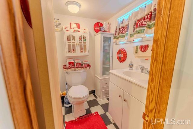 1608 S 17 Avenue, Escanaba, MI 49829