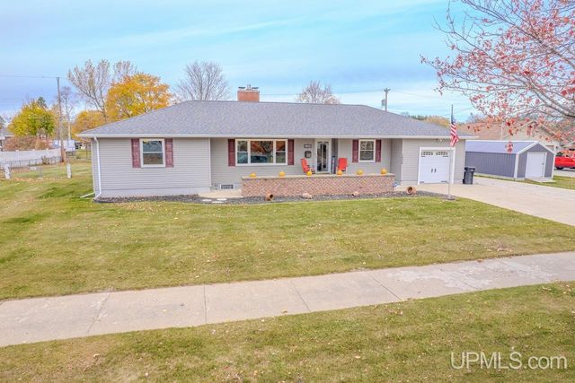 1608 S 17 Avenue, Escanaba, MI 49829