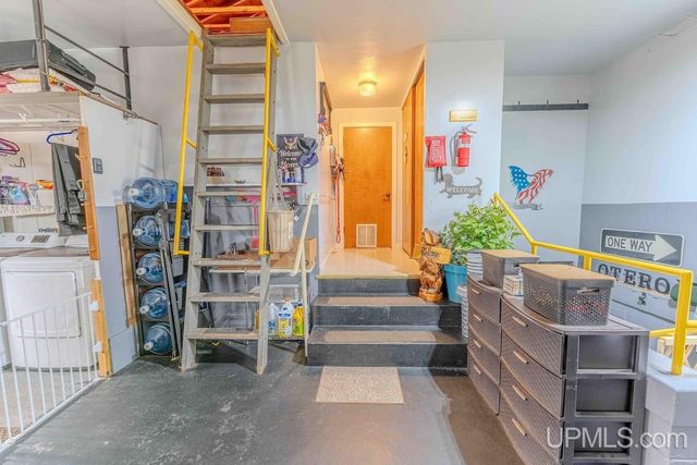 1608 S 17 Avenue, Escanaba, MI 49829