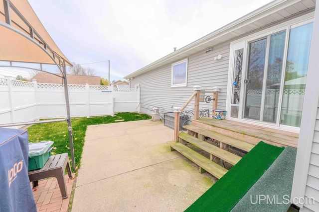 1608 S 17 Avenue, Escanaba, MI 49829