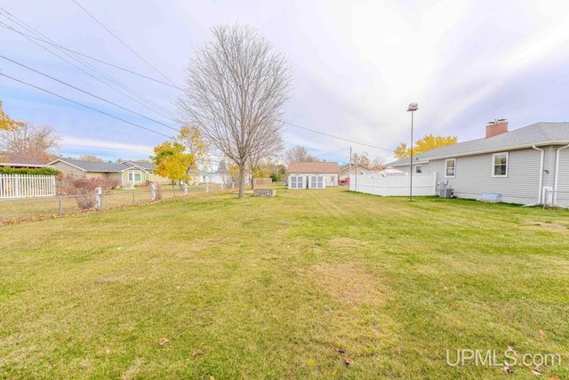 1608 S 17 Avenue, Escanaba, MI 49829